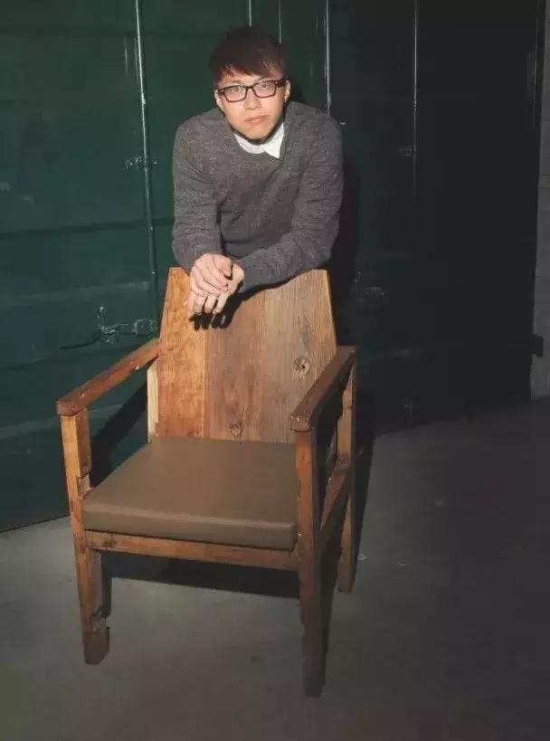 废青是什么意思，愤青的意思是什么（他开豪车却被说是90后“废青”）