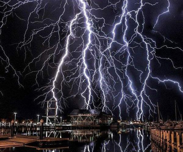 梦见打雷下雨有什么征兆，梦见打雷下雨是什么意思（周公解梦丨梦里电闪雷鸣）