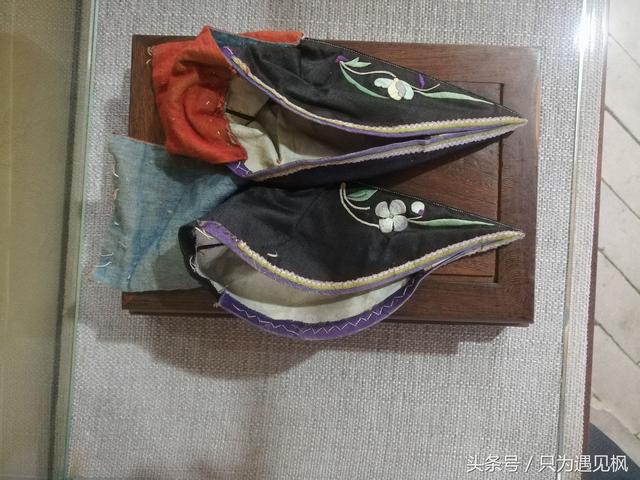 女人裹脚是从什么时候开始的，女人裹脚是从什么时候开始的呢（古代女性从几岁开始缠足）