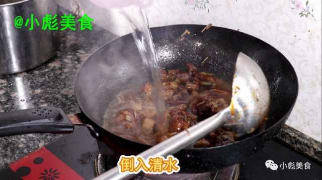 猪尾炖什么好吃，猪尾汤炖什么好吃（教你在家炖猪尾巴）