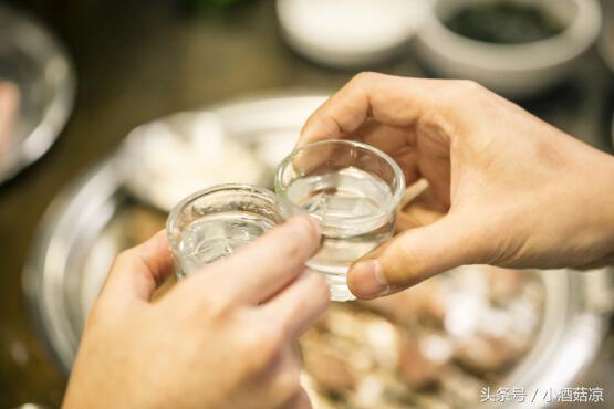 杨梅酒的保质期是多久，杨梅酒的制作方法步骤（——唐三镜教学酿酒专业工艺）