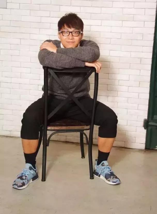 废青是什么意思，愤青的意思是什么（他开豪车却被说是90后“废青”）