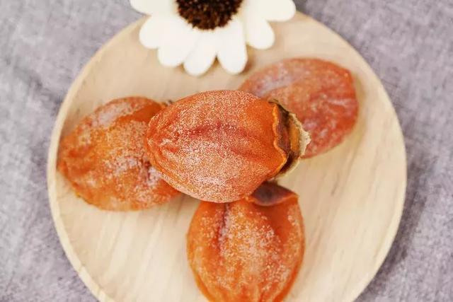 柿饼冷藏还是冷冻，柿饼要放冰箱冷冻吗（用这种方法保存半年不会坏）