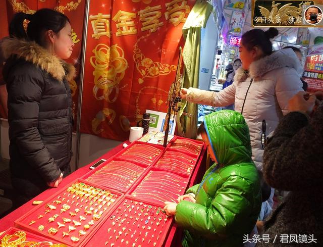 越南沙金会掉色吗，越南沙金带多久就掉色（趣闻：越南沙金首饰热销）