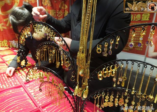 越南沙金会掉色吗，越南沙金带多久就掉色（趣闻：越南沙金首饰热销）