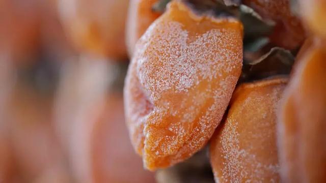 柿饼冷藏还是冷冻，柿饼要放冰箱冷冻吗（用这种方法保存半年不会坏）