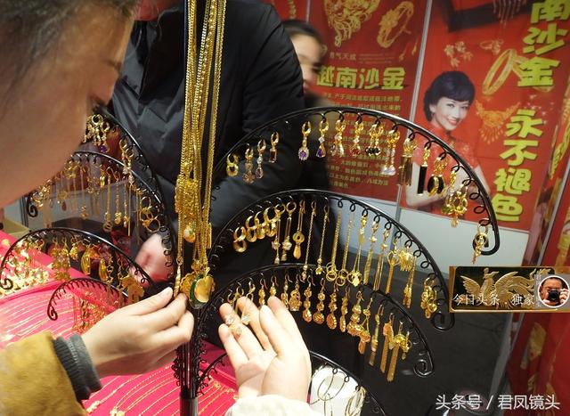 越南沙金会掉色吗，越南沙金带多久就掉色（趣闻：越南沙金首饰热销）