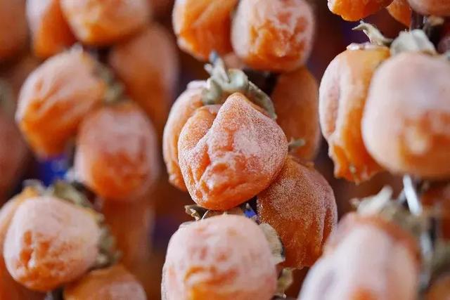 柿饼冷藏还是冷冻，柿饼要放冰箱冷冻吗（用这种方法保存半年不会坏）