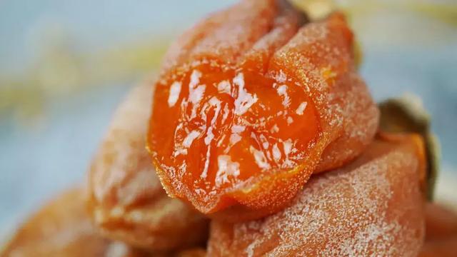 柿饼冷藏还是冷冻，柿饼要放冰箱冷冻吗（用这种方法保存半年不会坏）