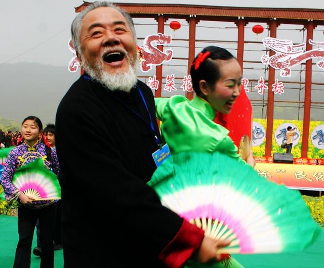 寿比南山福如东海，福如东海寿比南山的全句是什么（祝您全家：福如东海长流水）