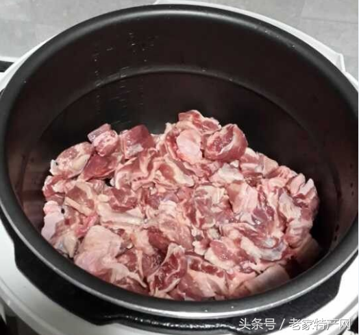 南瓜炖牛肉的做法，南瓜烧牛肉的家常做法（味道可不简单哦）