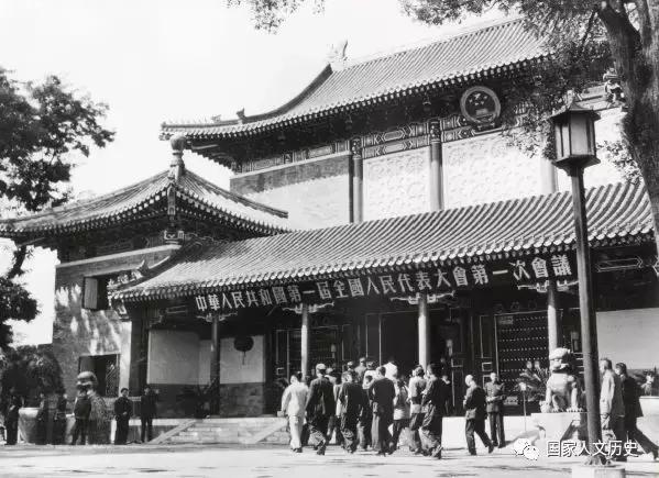 老帅大闹怀仁堂，怀仁堂事变合法吗（宣告新时代的开启；见证毛主席时代的终结）