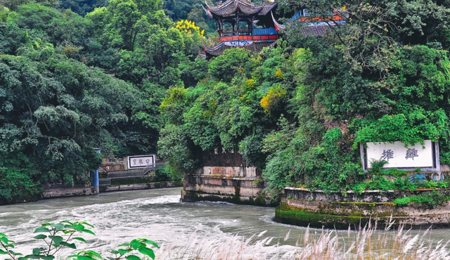 都江堰原理介绍，都江堰原理（这才是我见过最直观的都江堰水利工程原理讲解）