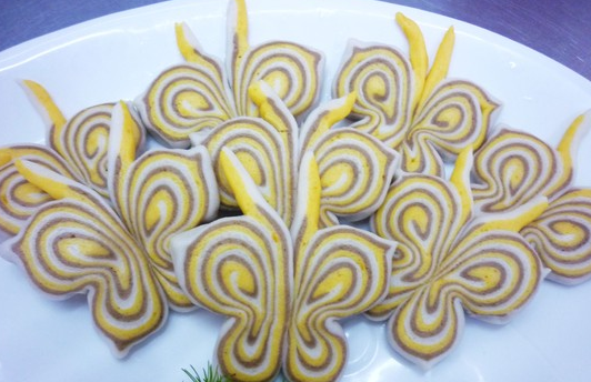 如何用面粉做小鱼馒头，如何用面粉做小鱼馒头好吃（馒头也能“开花”）