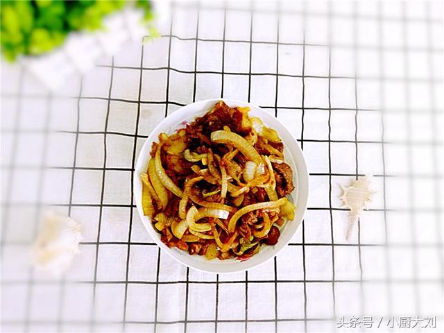 炒孜然羊肉的家常做法，孜然羊肉怎么做最好吃又嫩不油炸（这道孜然炒羊肉做法简单）