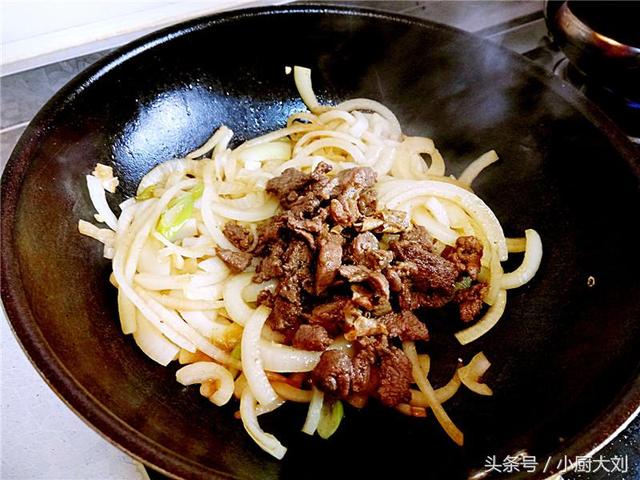 炒孜然羊肉的家常做法，孜然羊肉怎么做最好吃又嫩不油炸（这道孜然炒羊肉做法简单）