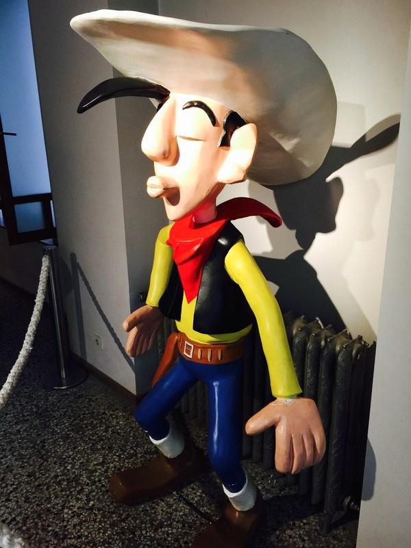 丁丁在苏联为什么买不到了，丁丁在苏联（80后们熟悉的丁丁和蓝精灵祖籍就在布鲁塞尔）