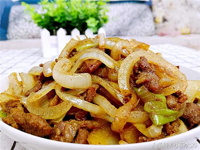 炒孜然羊肉的家常做法，孜然羊肉怎么做最好吃又嫩不油炸（这道孜然炒羊肉做法简单）