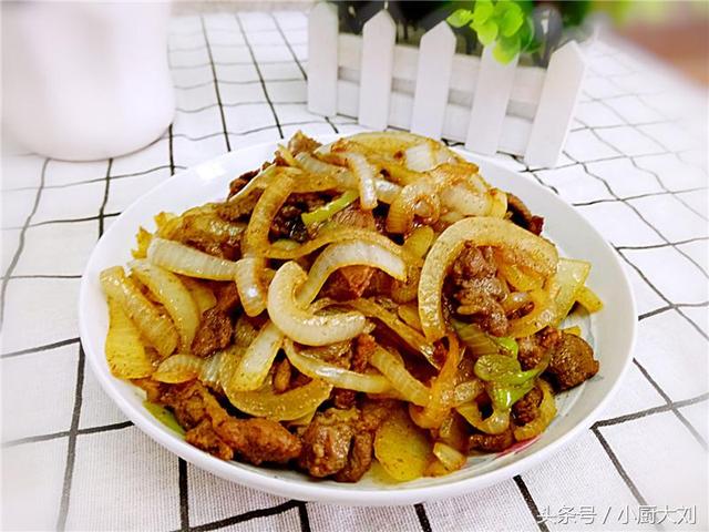 炒孜然羊肉的家常做法，孜然羊肉怎么做最好吃又嫩不油炸（这道孜然炒羊肉做法简单）