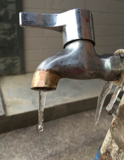 水管冻住了怎么办，地下水管冻住了怎么办（不要怕，试试老农这几个妙招）