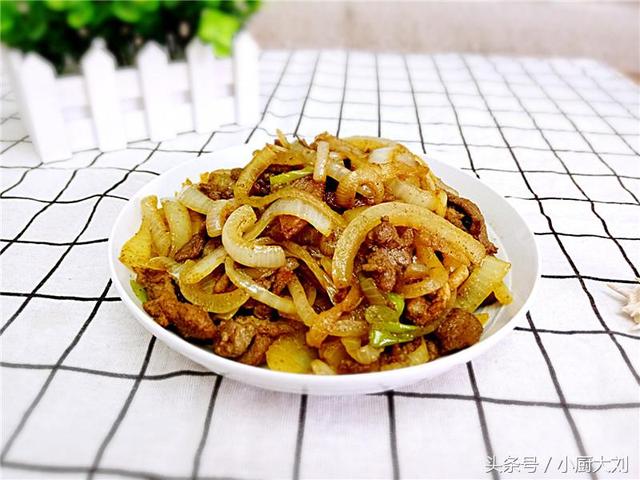 炒孜然羊肉的家常做法，孜然羊肉怎么做最好吃又嫩不油炸（这道孜然炒羊肉做法简单）