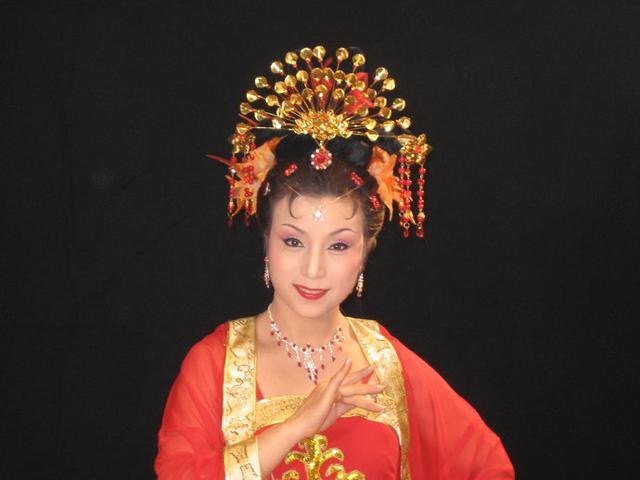 李淑芳李淑芳,藝名小若蘭,國家一級演員.