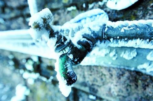 水管冻住了怎么办，地下水管冻住了怎么办（不要怕，试试老农这几个妙招）