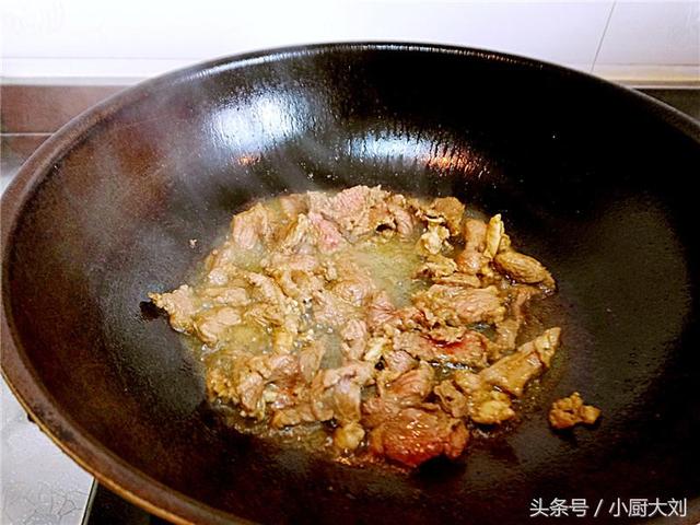 炒孜然羊肉的家常做法，孜然羊肉怎么做最好吃又嫩不油炸（这道孜然炒羊肉做法简单）