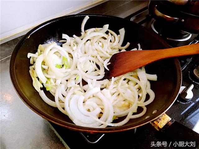 炒孜然羊肉的家常做法，孜然羊肉怎么做最好吃又嫩不油炸（这道孜然炒羊肉做法简单）