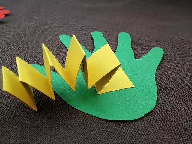 立体感恩节贺卡怎么做，感恩节立体贺卡怎么做简单又漂亮（幼儿园新年手工贺卡教程）