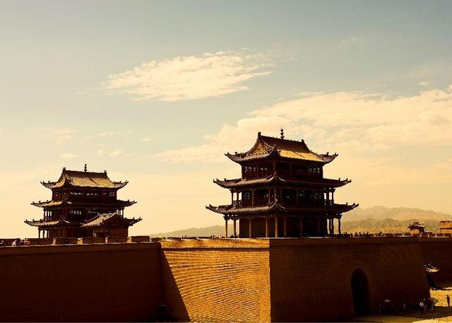 愿将腰下剑直为斩楼兰，愿将腰下剑直为斩楼兰出自李白的哪个作品（李白最豪情的一首边塞诗）