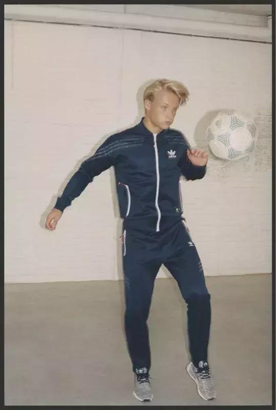 闪电板鞋是什么牌子，闪电鞋正品多少钱（国内首家sneaker清洗保养专门店登入上海）