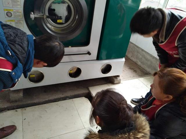 干洗的原理是什么，衣服干洗原理（干洗什么原理）