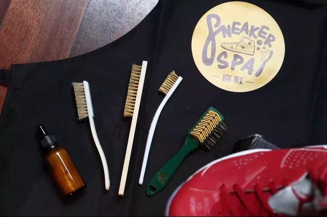 闪电板鞋是什么牌子，闪电鞋正品多少钱（国内首家sneaker清洗保养专门店登入上海）