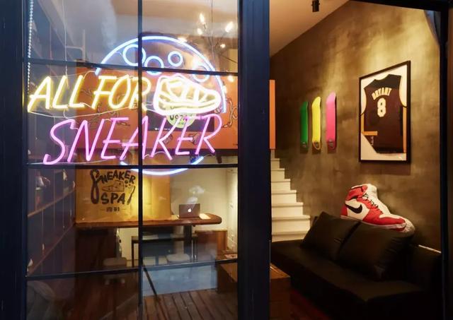 闪电板鞋是什么牌子，闪电鞋正品多少钱（国内首家sneaker清洗保养专门店登入上海）