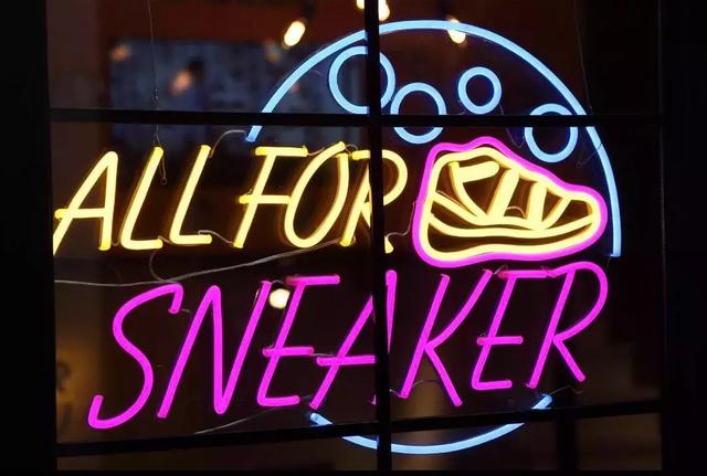 闪电板鞋是什么牌子，闪电鞋正品多少钱（国内首家sneaker清洗保养专门店登入上海）