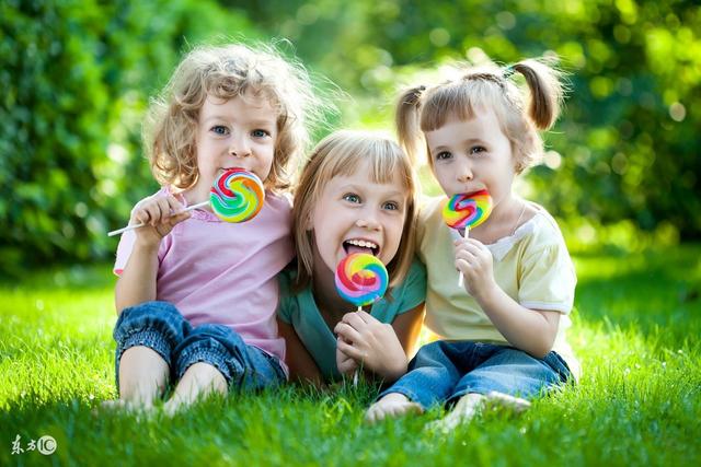 什么地飞填动词，什么地飞翔填动词（“的、地、得”用法）