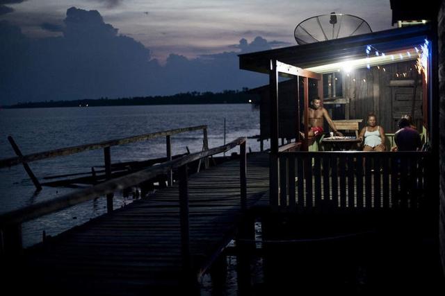 船员的生理需求是怎么解决的，船员是怎么解决生理需求（这些妓女在狭窄的小船上为饥渴难耐的船员提供服务）