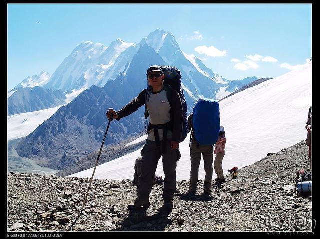 皮革拘束衣，皮革拘束衣自缚教程（一个渐渐远去的天才品牌）