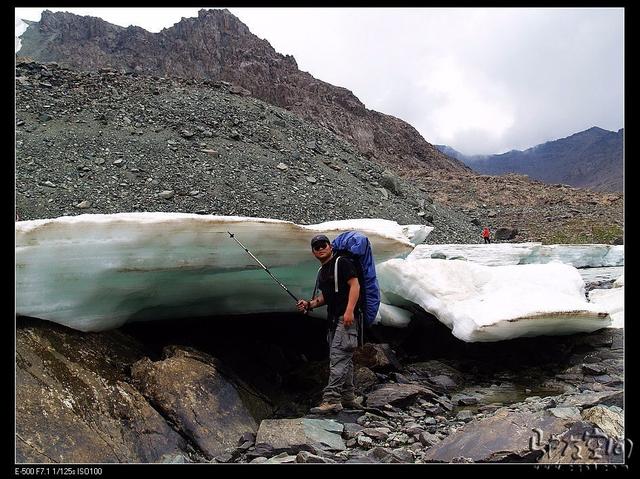 皮革拘束衣，皮革拘束衣自缚教程（一个渐渐远去的天才品牌）