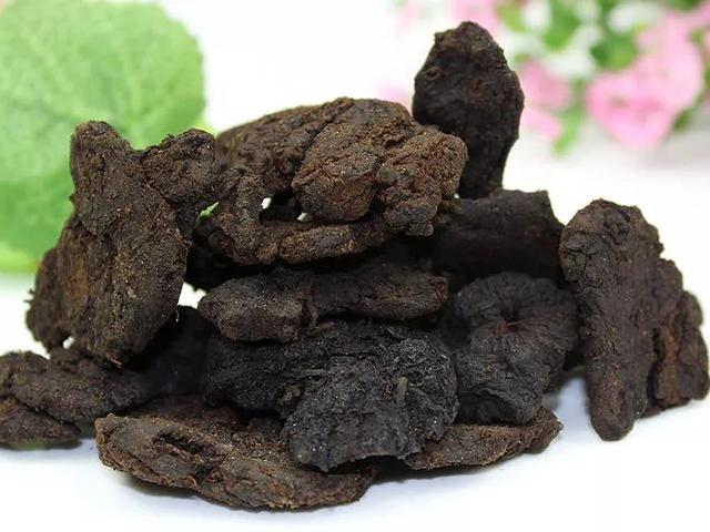 黄精的功效与作用禁忌，黄精的功效与作用及禁忌是什么（黄精煮汤 延缓衰老）