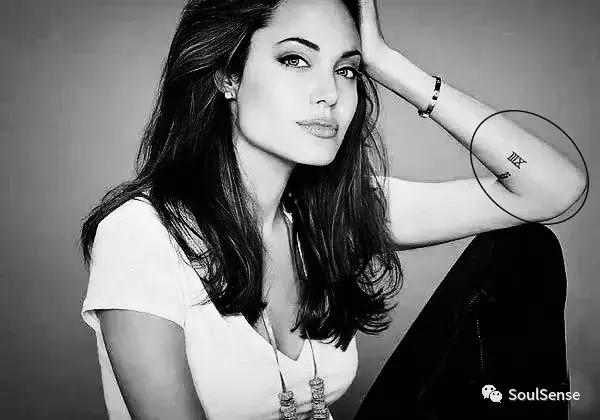 安吉丽娜朱莉纹身,安吉丽娜朱莉泰国纹身(盘点安吉丽娜朱莉身上性感而