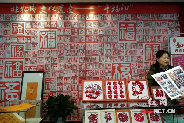 依山傍水打一个字，依山傍水（ 打一字） 谜底（写对联、猜灯谜、剪彩纸）