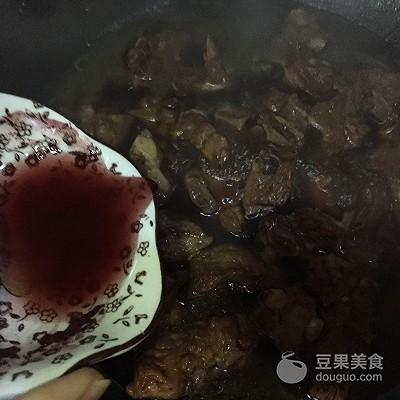 红烧猪排骨如何做，红烧猪排骨如何做才好吃（红烧排骨的做法）