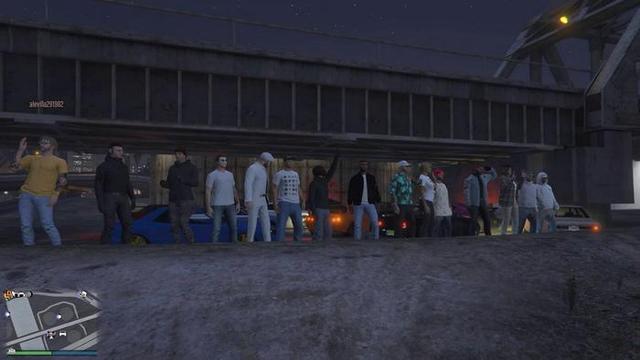 gta5怎么抢劫，gta5怎么抢劫商店（Online》玩家的车友会）