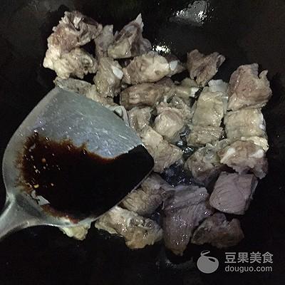 红烧猪排骨如何做，红烧猪排骨如何做才好吃（红烧排骨的做法）