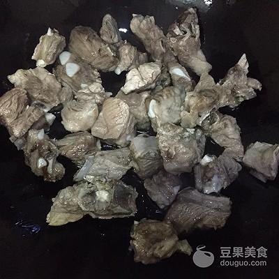红烧猪排骨如何做，红烧猪排骨如何做才好吃（红烧排骨的做法）