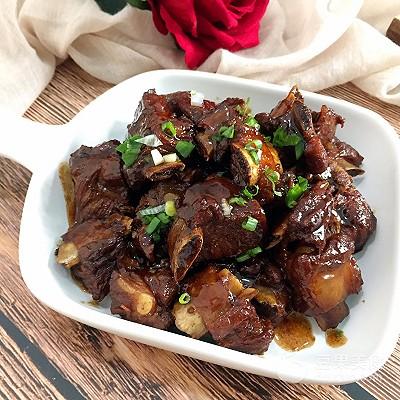 红烧猪排骨如何做，红烧猪排骨如何做才好吃（红烧排骨的做法）