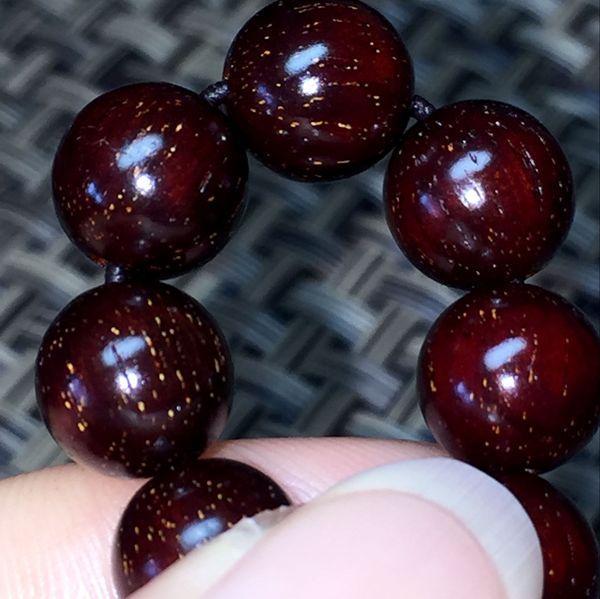 小叶紫檀手串真假辨别，怎么辨别小叶紫檀手串真假（五大黄金鉴定法则告诉你真假）