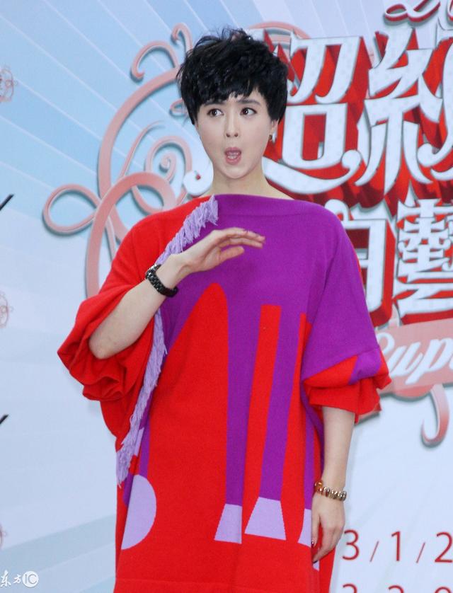 胸太大撑爆衣服，女生胸酸疼怎么办（有时候胸部太大也是一种缺点有的女孩就犯了点错误）